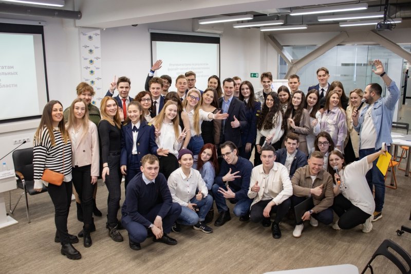 The meeting of Governor of Ulyanovsk region Alexey Russkikh  with UlSTU students took place at the "Boiling Point". 